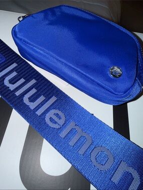M21 NWT Lululemon Everywhere Belt Bag Nano and Never Lost Keychain Duo